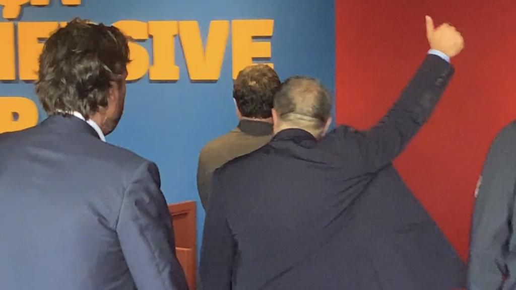 Laporta levanta el pulgar cuando le preguntan por Gundogan