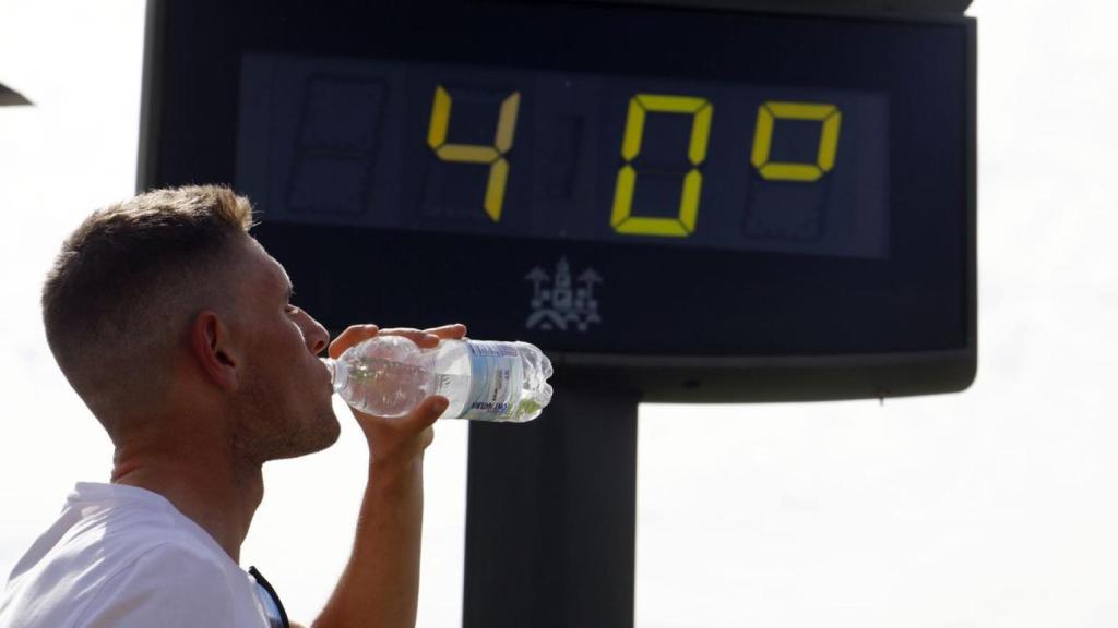 Un termómetro marca 40 grados