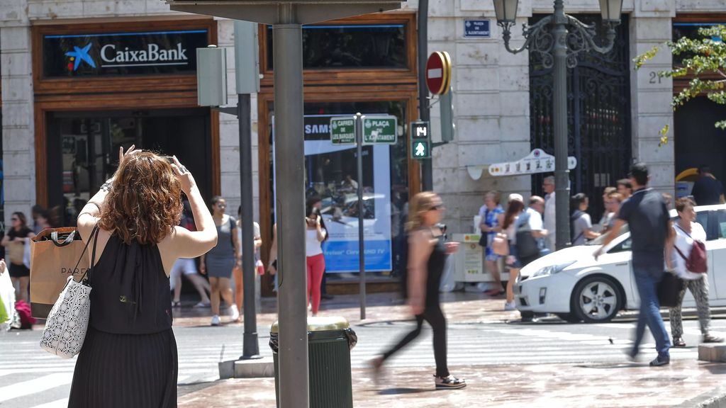 Un termómetro marca 37ºC en plena ola de calor de verano