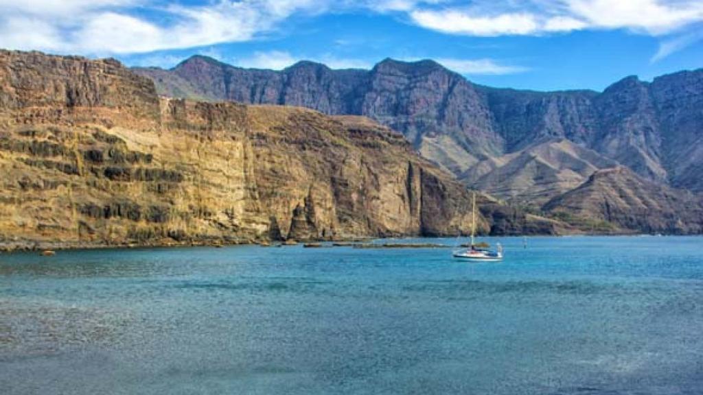 Vista de los acantilados de Agaete desde el mar