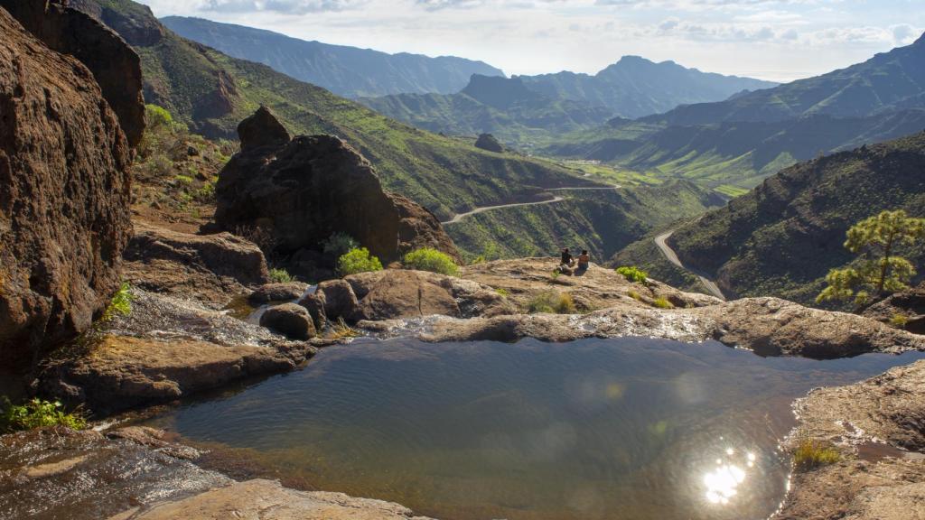 Los Azulejos, entre Mogán y San Nicolás, es un colorido monumento natural que surgió tras una erupción volcánica
