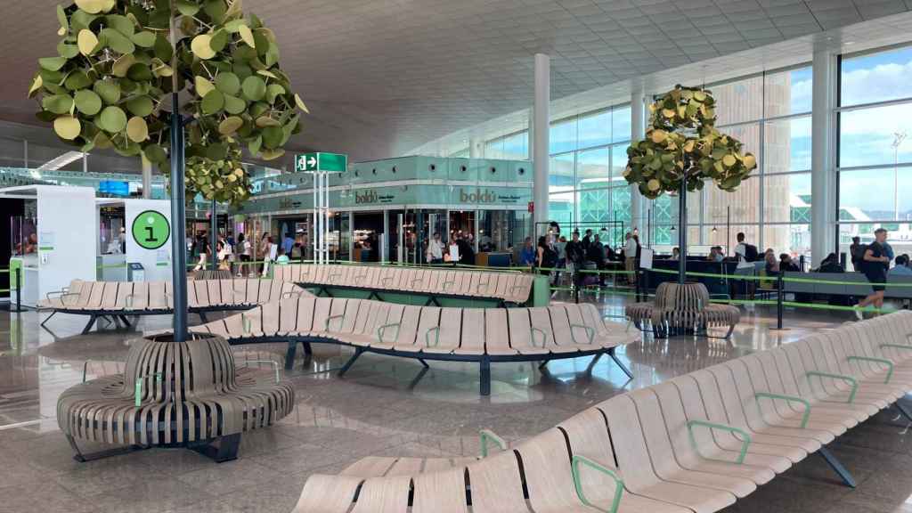 Zona interior de la Terminal T1 en el Aeropuerto de Barcelona