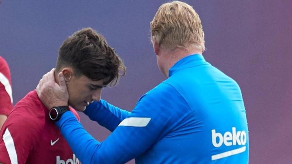 Koeman abraza a Gavi