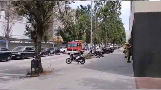 Los bomberos trabajan en una fuga de gas en Sant Adrià de Besòs / TWITTER