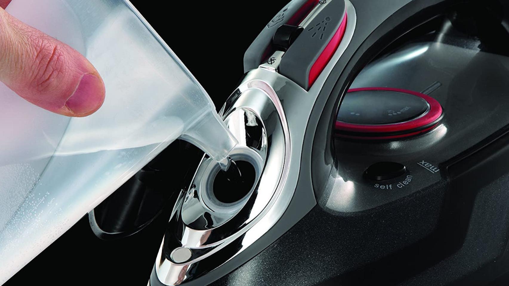 Deja tu ropa como nueva con esta plancha de vapor ¡disponible a mitad de precio en Amazon!