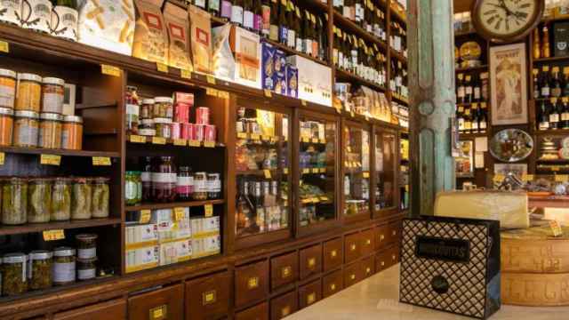 Interior del Colmado Múrria / GALA ESPÍN