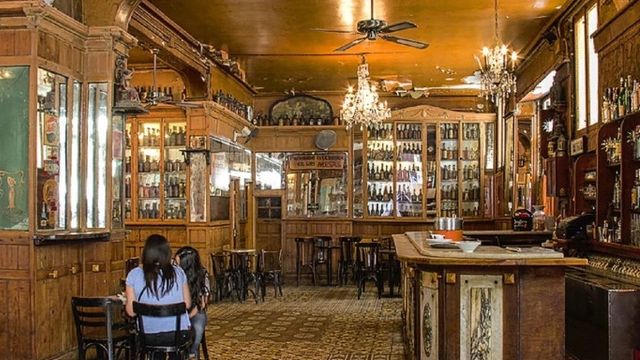 Interior del bar Marsella