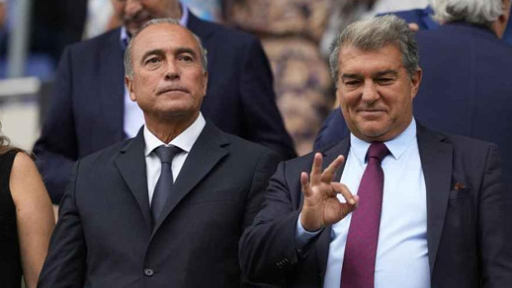 Elena Fort, Rafa Yuste y Joan Laporta, en el palco del Camp Nou