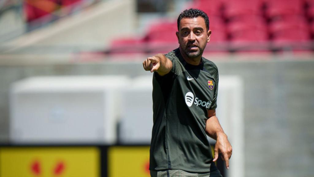 Xavi Hernández dirige el primer entrenamiento del Barça en Los Ángeles