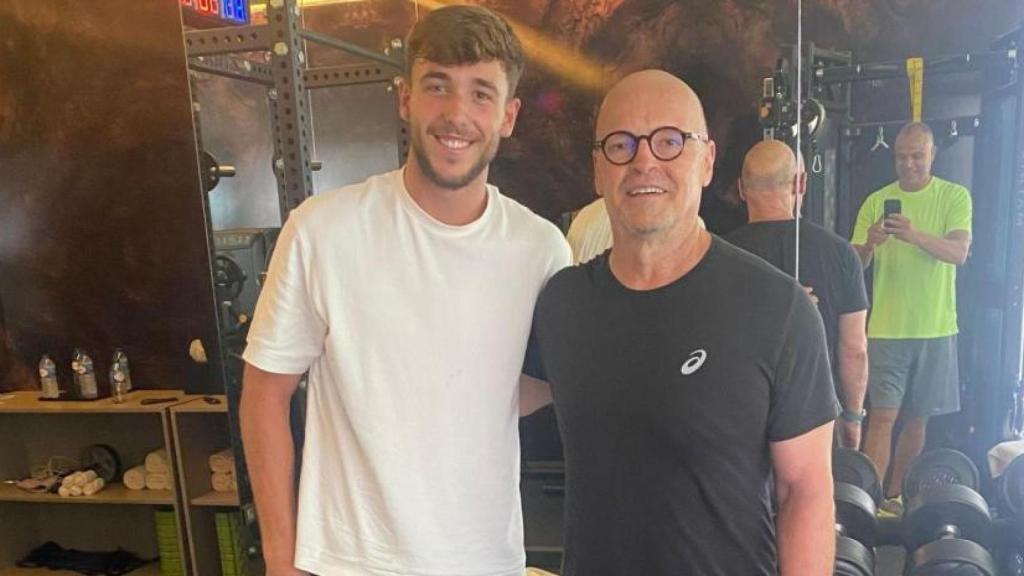 Nico, pillado entrenando en un hotel en Portugal