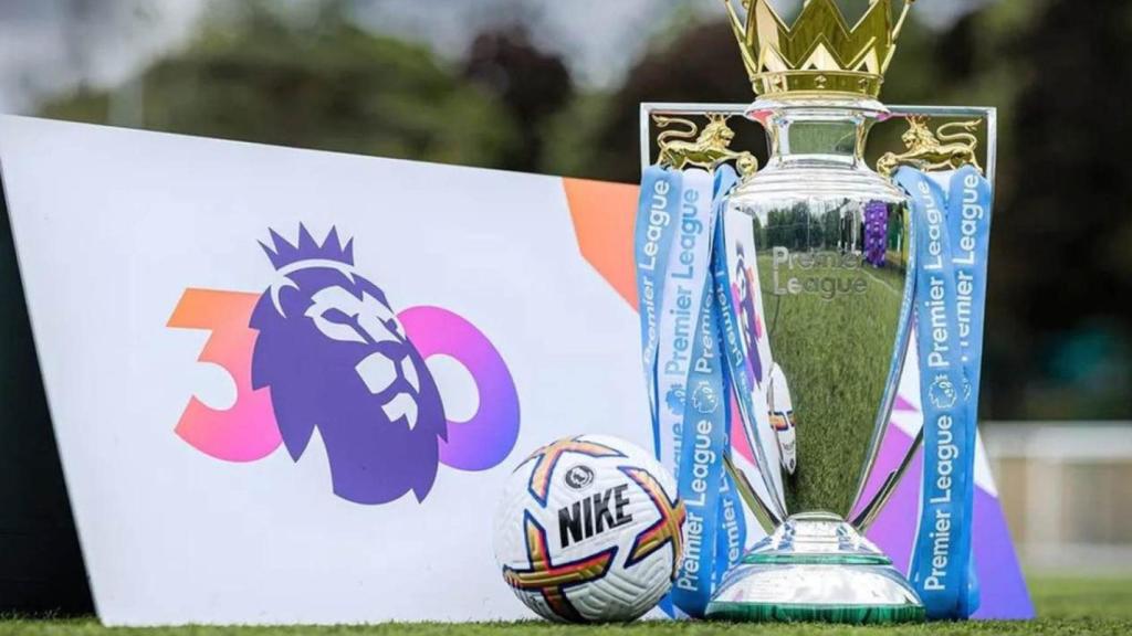 El trofeo de la Premier League, en una publicidad con la marca Nike