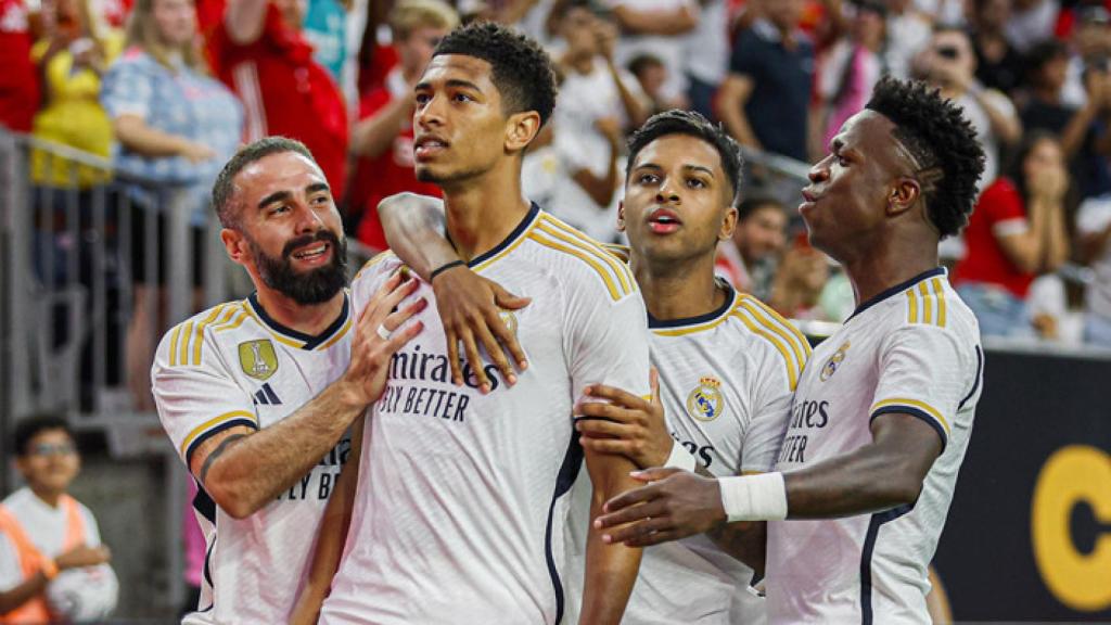 Jude Bellingham festeja un golazo en el triunfo del Real Madrid contra el Manchester United