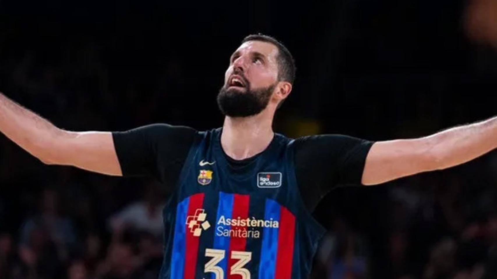 Mirotic celebra unos puntos anotados en un partido del Barça de Jasikevicius
