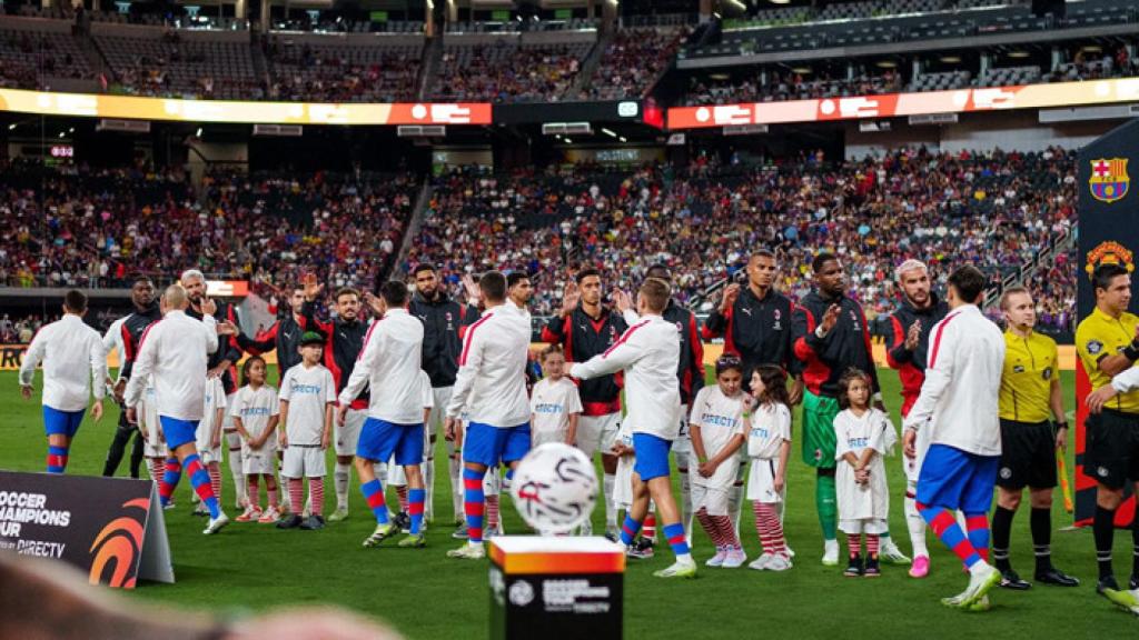 El saludo entre los jugadores del Barça y Milan en el amistoso disputado en Las Vegas