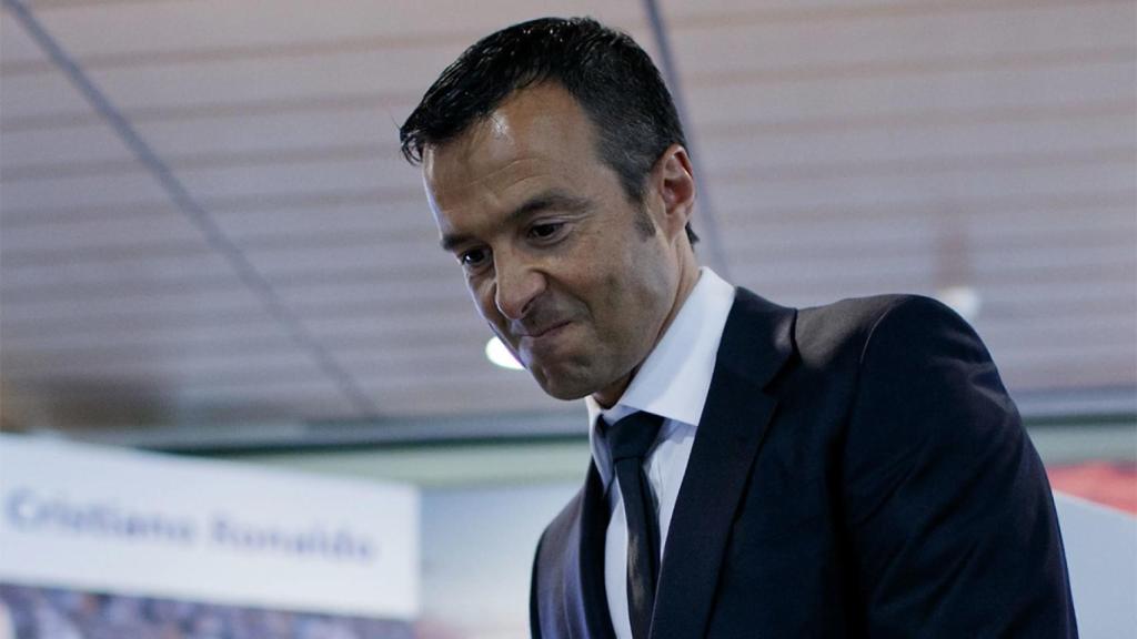 Jorge Mendes, atendiendo a los medios de comunicación