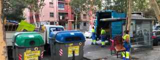 Operativo de limpieza en el barrio de Sant Roc de Badalona / AJ BADALONA