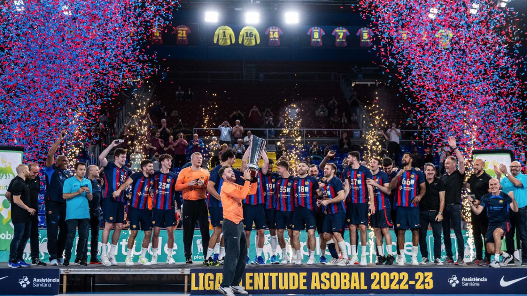 El Barça de balonmano celebra el título de Liga Asobal 2022-23 / REDES