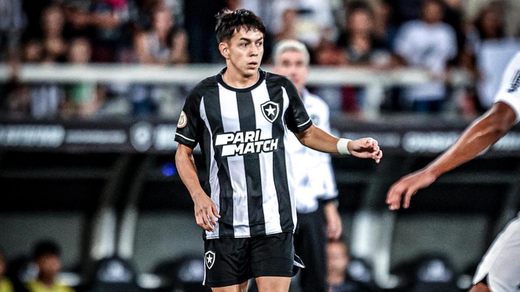 Mati Segovia, con la camiseta del Botafogo brasileño