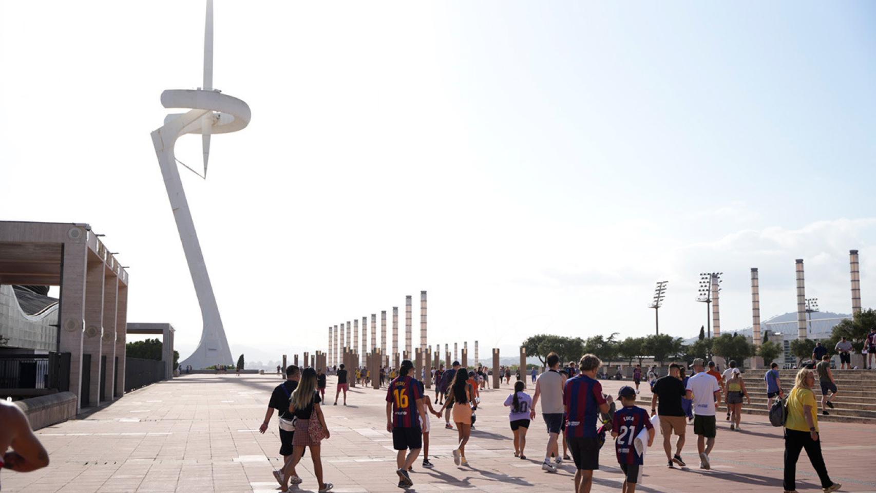Los aficionados del FC Barcelona, acudiendo de forma ordenada al Estadi Lluís Companys / CULEMANÍA
