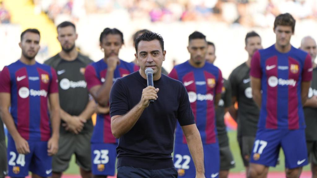 Xavi Hernández se dirige a los culés en el Trofeo Joan Gamper