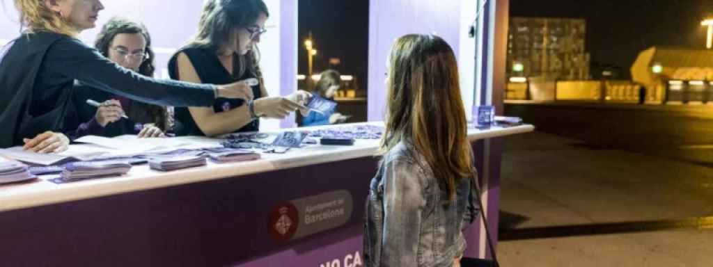 Una usuària en un punt lila / AJ BCN