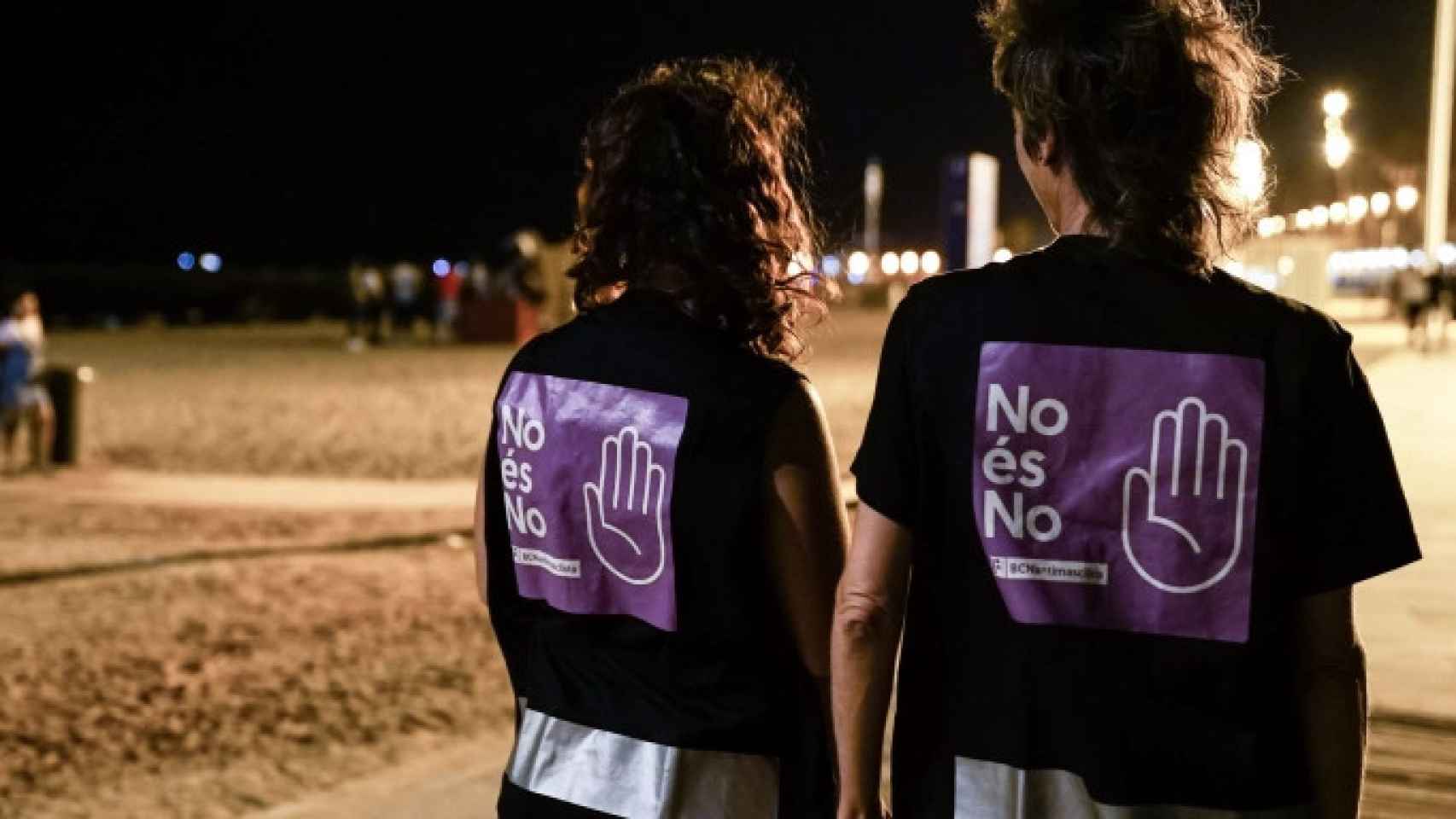 Técnicos de un punto lila en Barcelona / AJ BCN