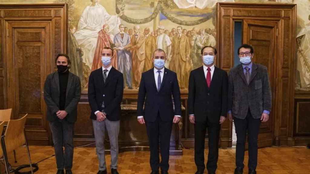 Reunió de Collboni amb representants d'empreses xineses a Casa Àsia / CASA ÀSIA