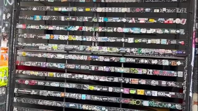 Esta es la persiana más curiosa de toda Barcelona / Rafa Vilalta