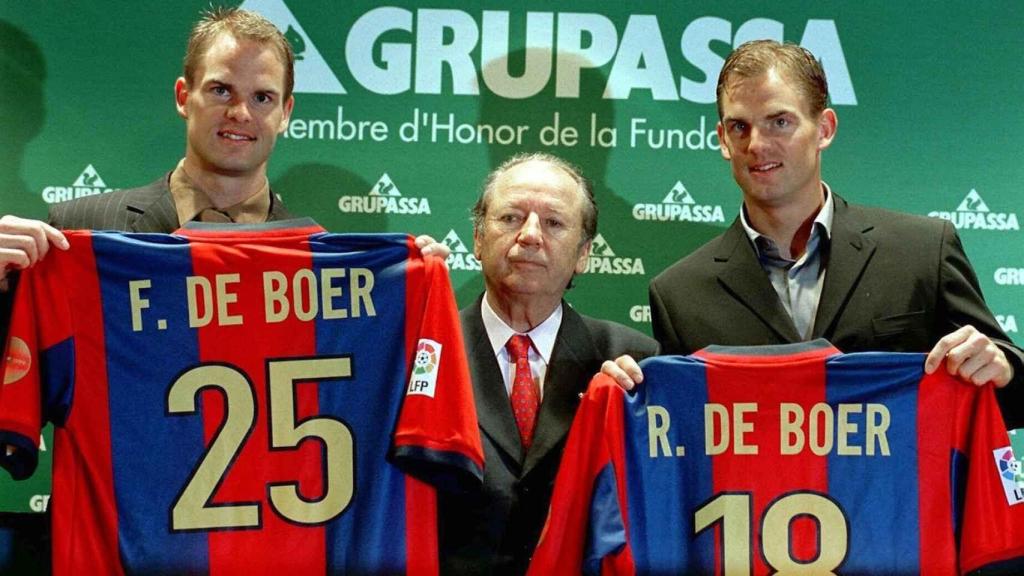 Frank y Ronald de Boer, con el expresidente Núñez