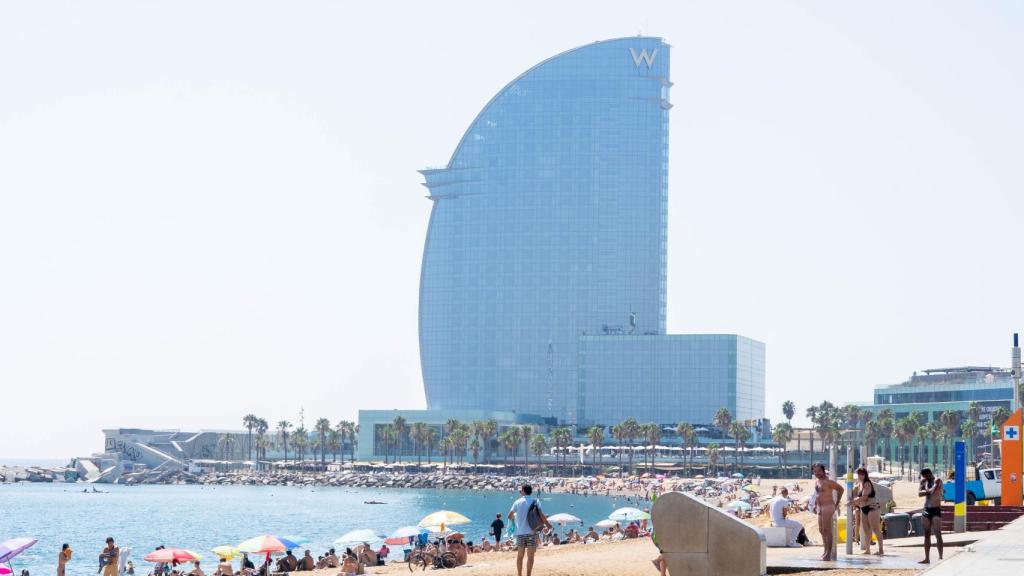 El hotel Vela (W), uno de los establecimientos en venta en Barcelona