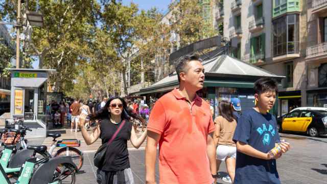 Turistas en Barcelona en plena ola de calor