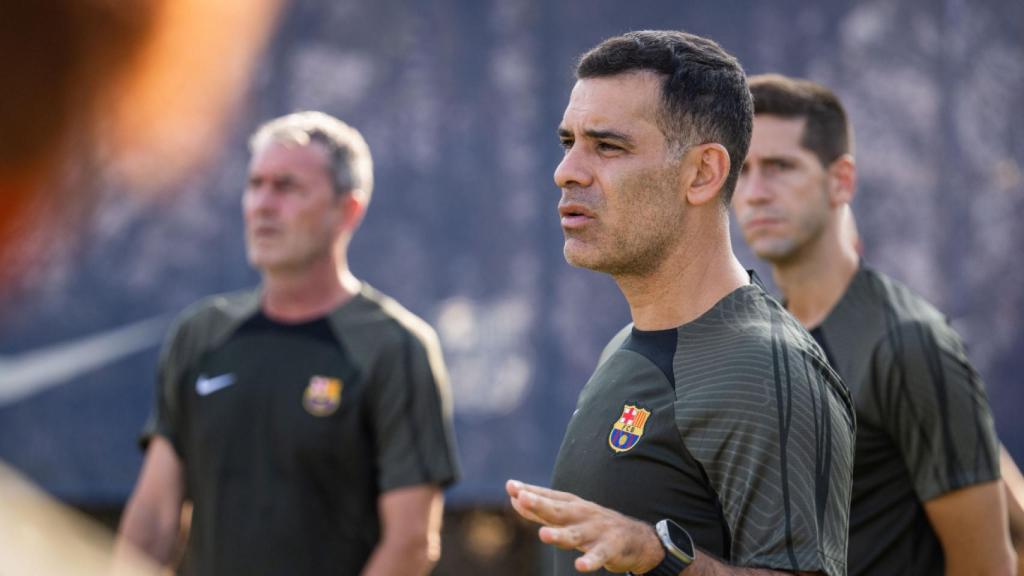 Rafa Márquez dirige uno de los entrenamientos del Barça B