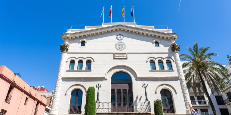 Fachada del Ayuntamiento de Badalona / SIMÓN SÁNCHEZ