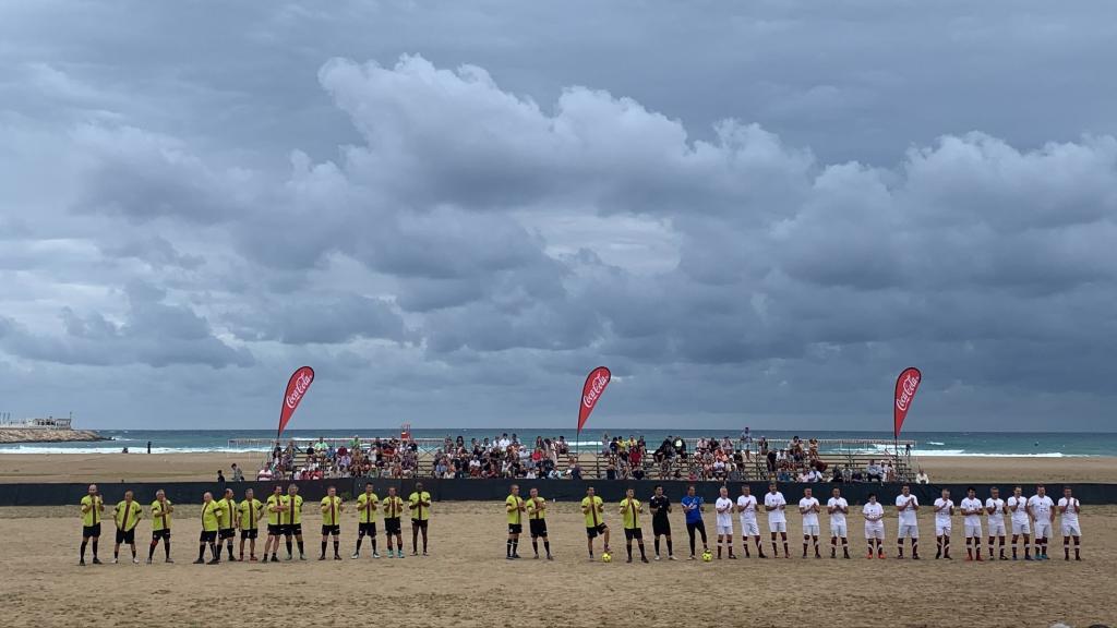 Leyendas del Barça y amigos de Eduard Manchón homenajean en un amistoso al exjugador azulgrana