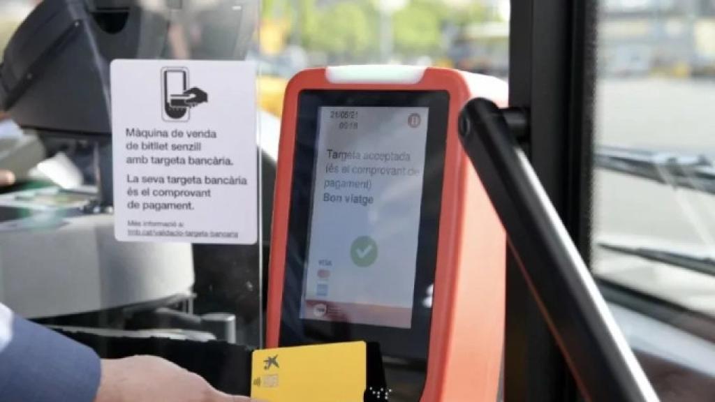 Sistema de validació amb targeta de crèdit en un autobús