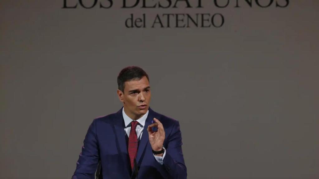 El presidente del Gobierno, Pedro Sánchez, este lunes en el Ateneo de Madrid
