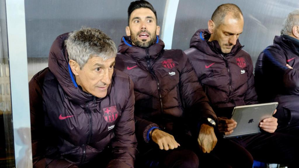 Eder Sarabia, junto a Setién, en su paso por el banquillo del Barça