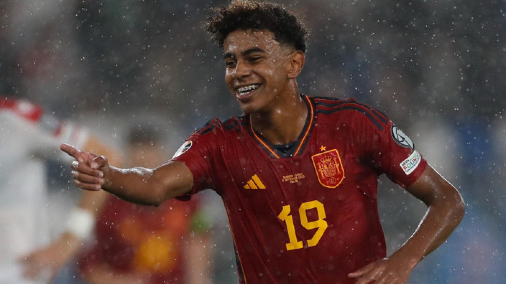 Lamine Yamal festeja su primer gol anotado con la selección española