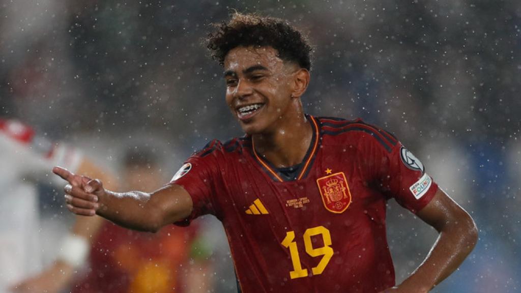 Lamine Yamal festeja su primer gol anotado con la selección española