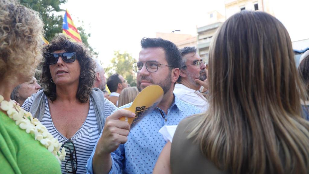El presidente de la Generalitat, Pere Aragonès, junto con la diputada de ERC en el Congreso Teresa Jordà durante la manifestación del 11 de septiembre 2023