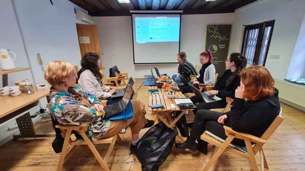 Reunió en el marc d'un projecte en el qual va participar Enginyeria Sense Fronteres