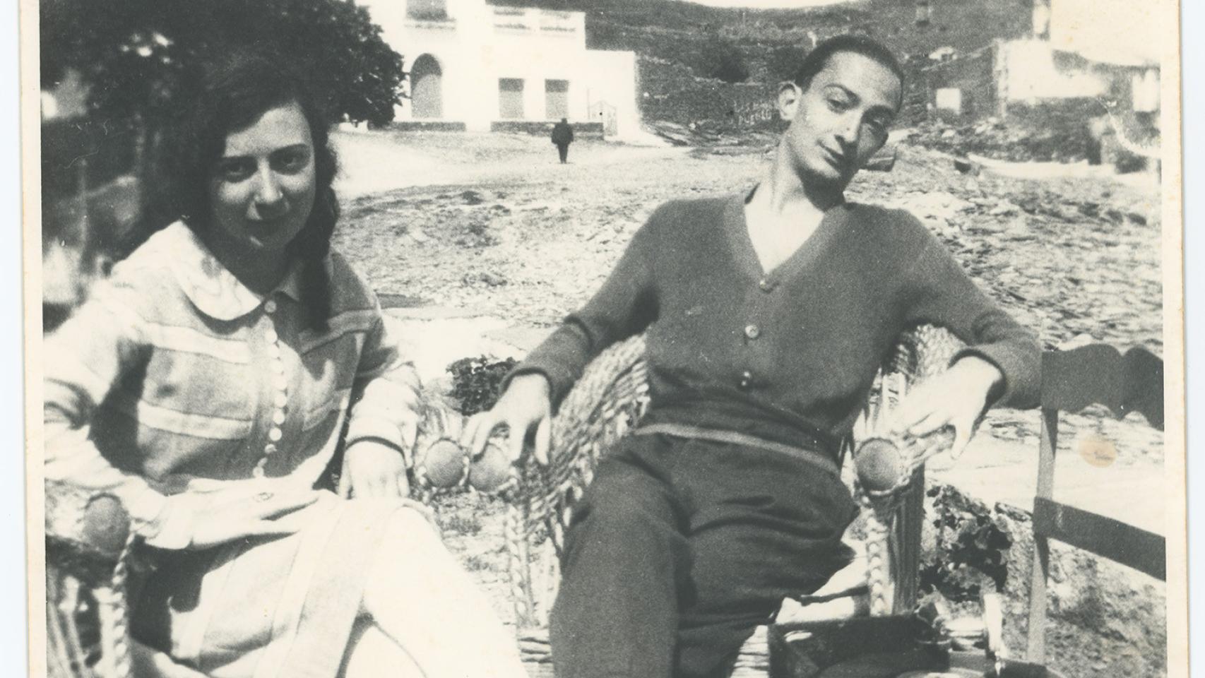 Salvador Dalí junto a su hermana Anna Maria, 1925 © Derechos de imagen de Salvador Dalí. Fundació Gala – Salvador Dalí, Figueres, 2023