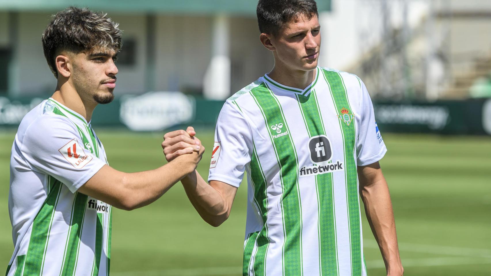 Abde (izquierda) y Altimira en su presentación como nuevos jugadores del Betis