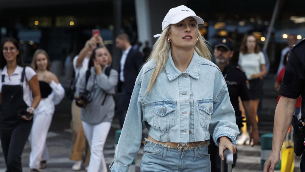 Alexia Putellas aterriza en Valencia para acudir a la concentración de la selección española