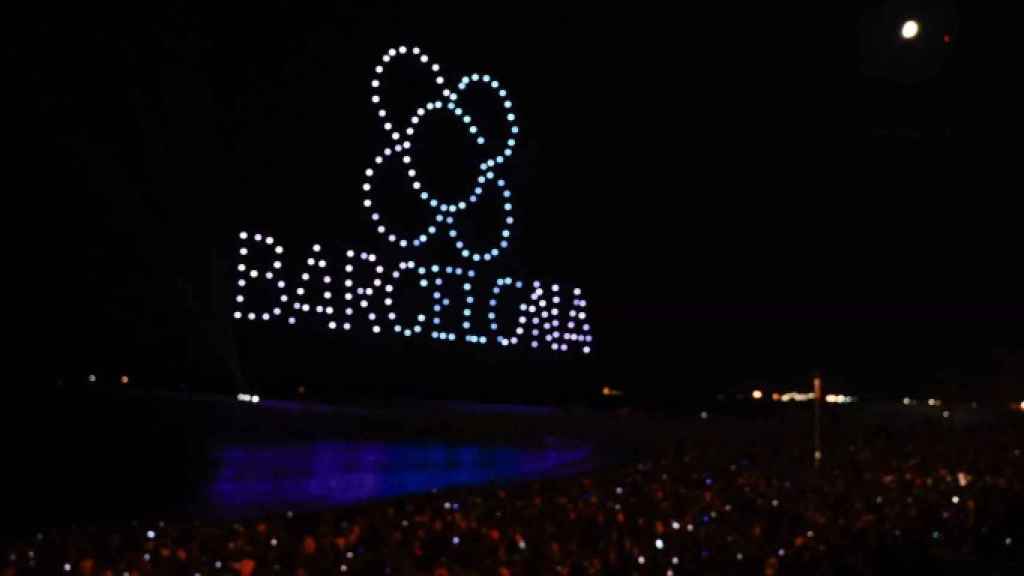 Espectacle de drones a la platja de la Barceloneta per La Mercè 2023 / LUIS MIGUEL AÑÓN