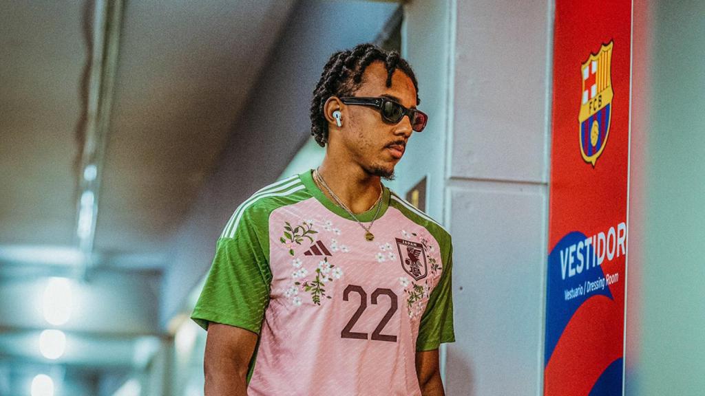 Jules Koundé, a punto de entrar en el vestuario del FC Barcelona