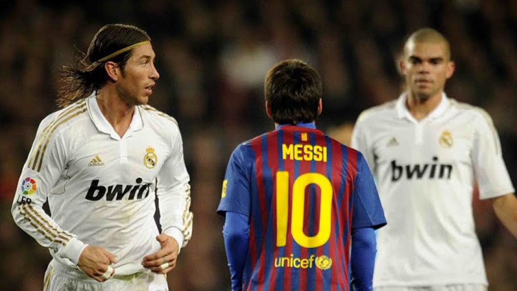 Leo Messi, entre Sergio Ramos y Pepe en 2011