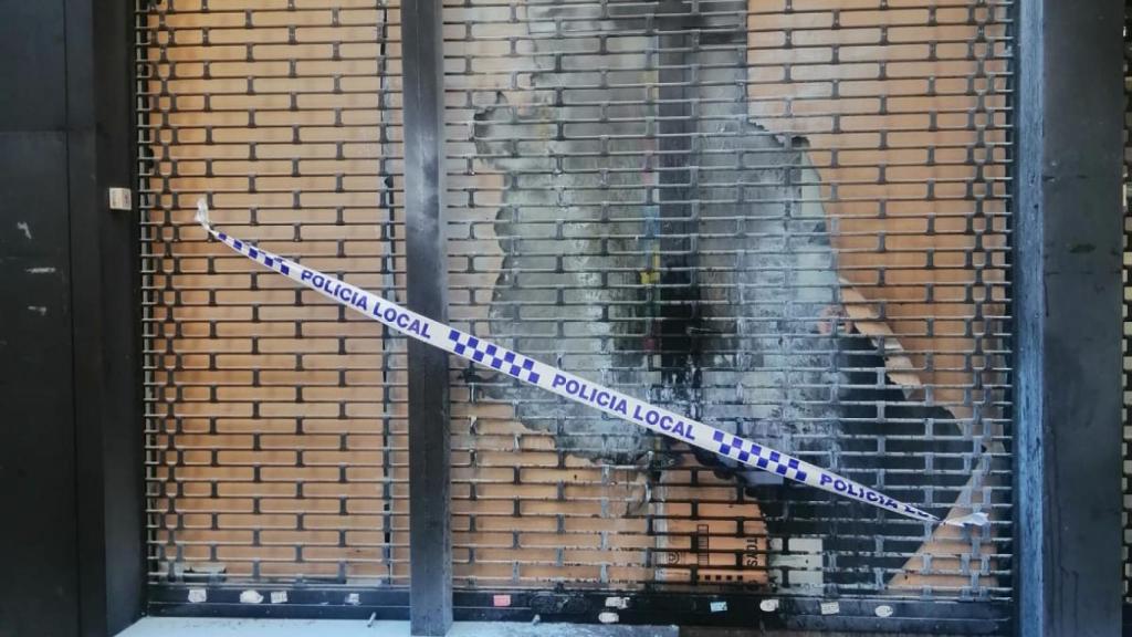 Un comercio, con daños de un incendio