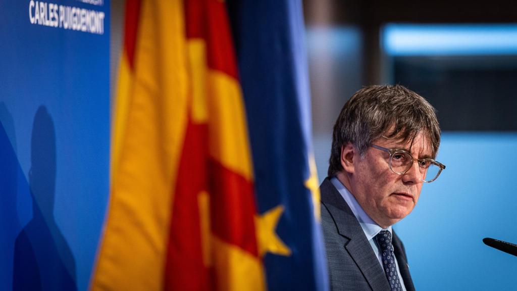 El expresidente de la Generalitat y eurodiputado de Junts, Carles Puigdemont, ofrece una rueda de prensa