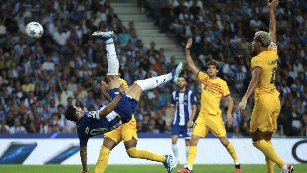 El golazo de chilena de Taremi que no pudo repeler Ter Stegen en el Oporto-Barça